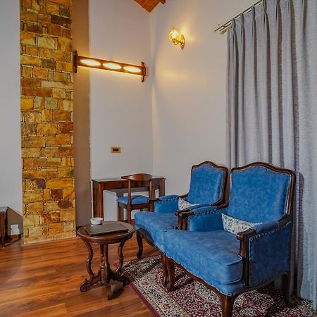 Neelesh Inn- A Luxury Lake View Hotel- 20 Kms From Nainital Bhīm Tāl エクステリア 写真