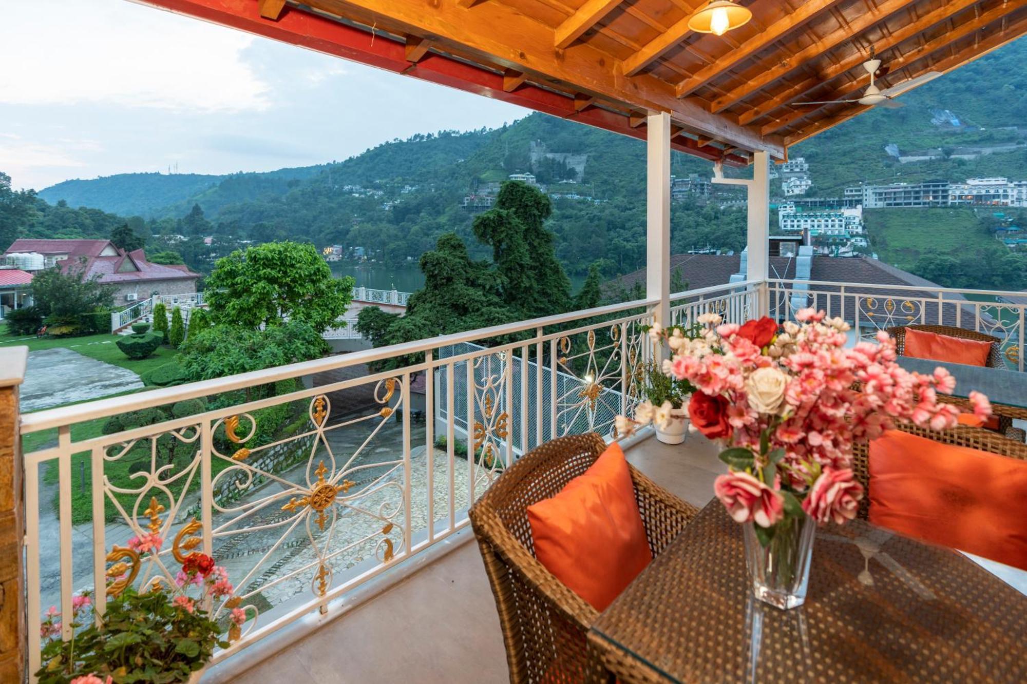 Neelesh Inn- A Luxury Lake View Hotel- 20 Kms From Nainital Bhīm Tāl エクステリア 写真