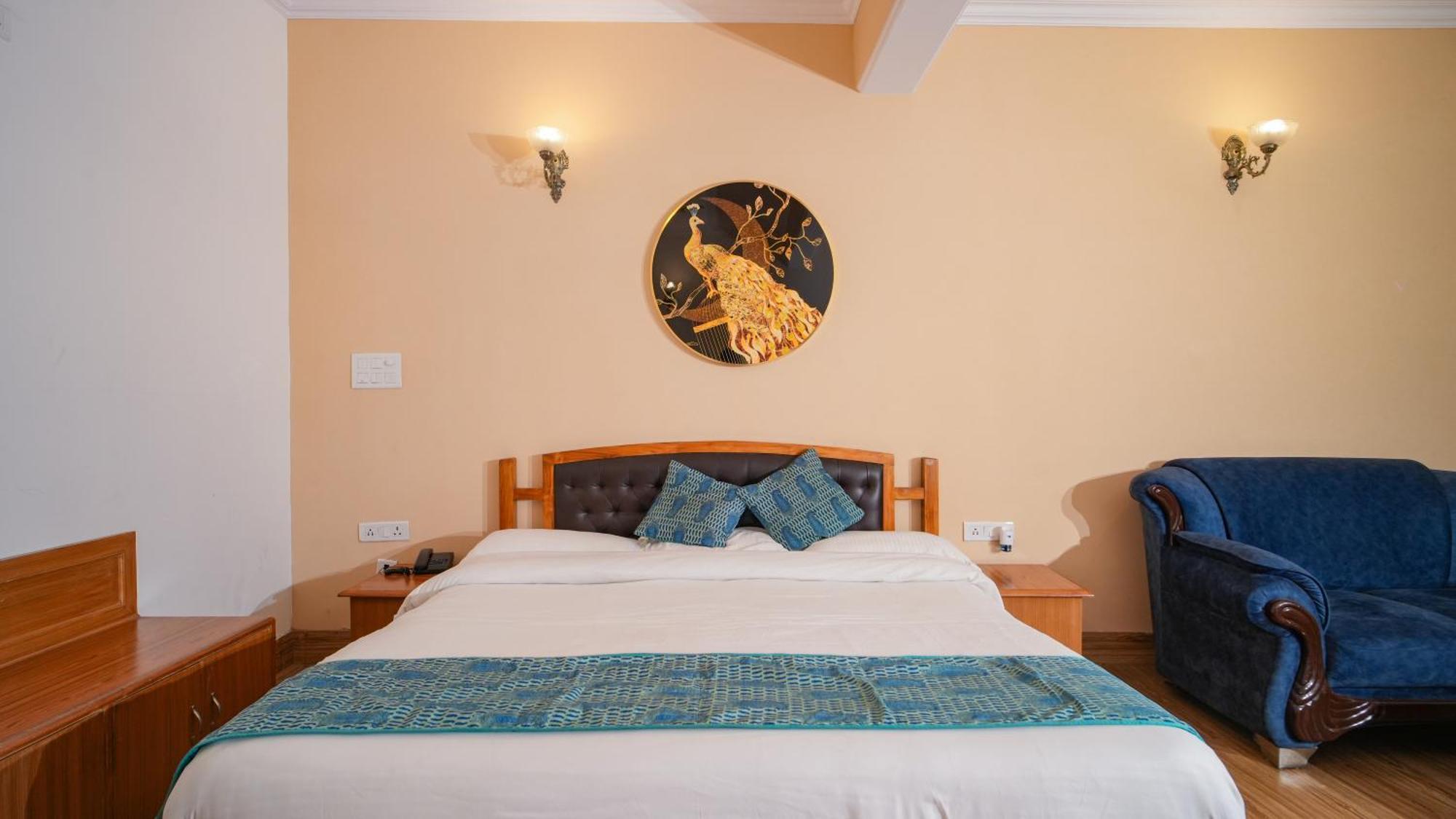 Neelesh Inn- A Luxury Lake View Hotel- 20 Kms From Nainital Bhīm Tāl エクステリア 写真