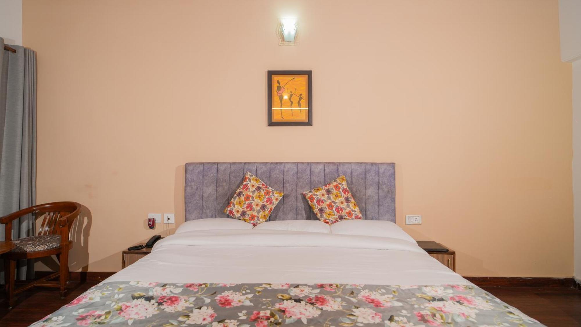 Neelesh Inn- A Luxury Lake View Hotel- 20 Kms From Nainital Bhīm Tāl エクステリア 写真