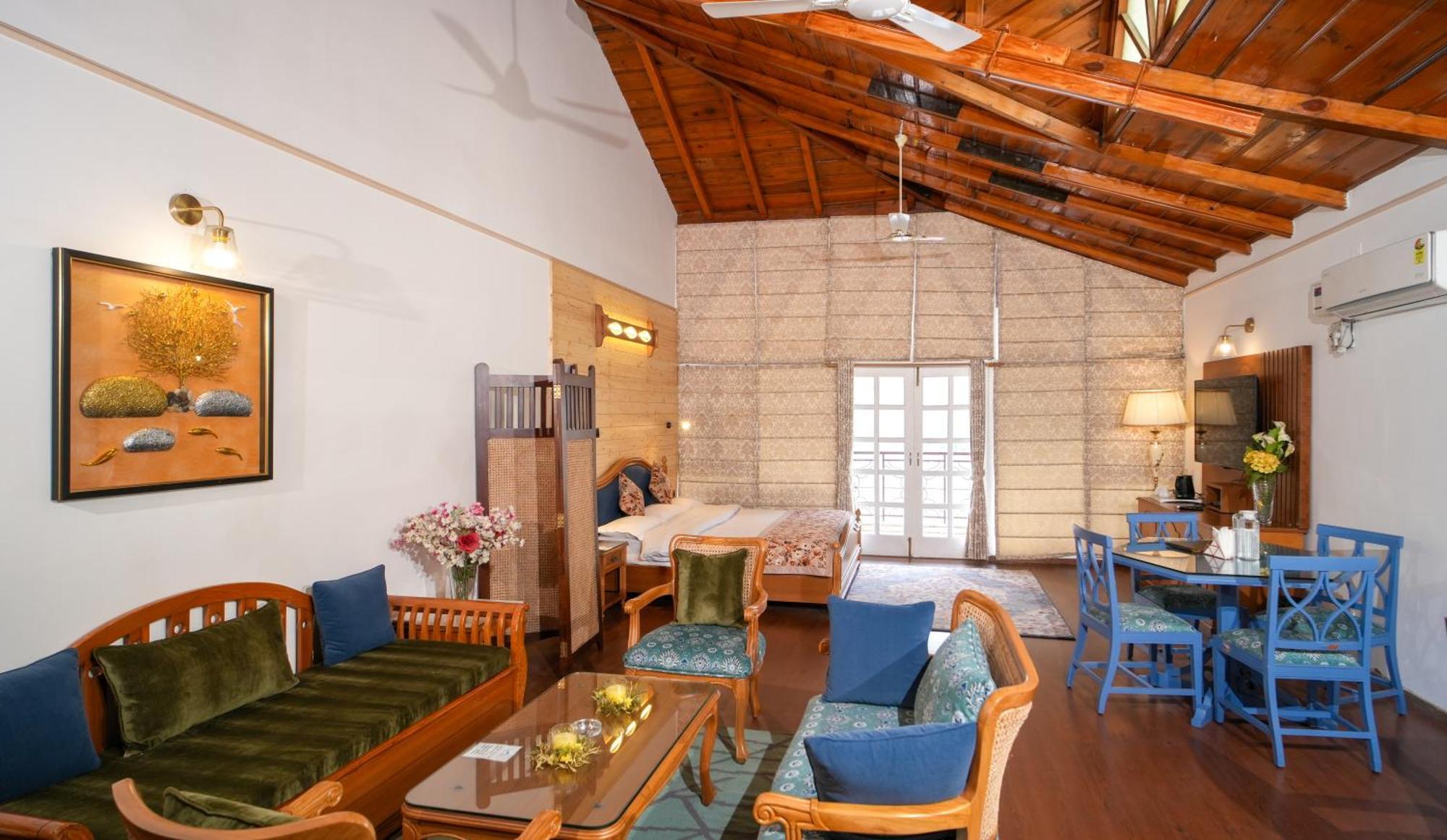 Neelesh Inn- A Luxury Lake View Hotel- 20 Kms From Nainital Bhīm Tāl エクステリア 写真