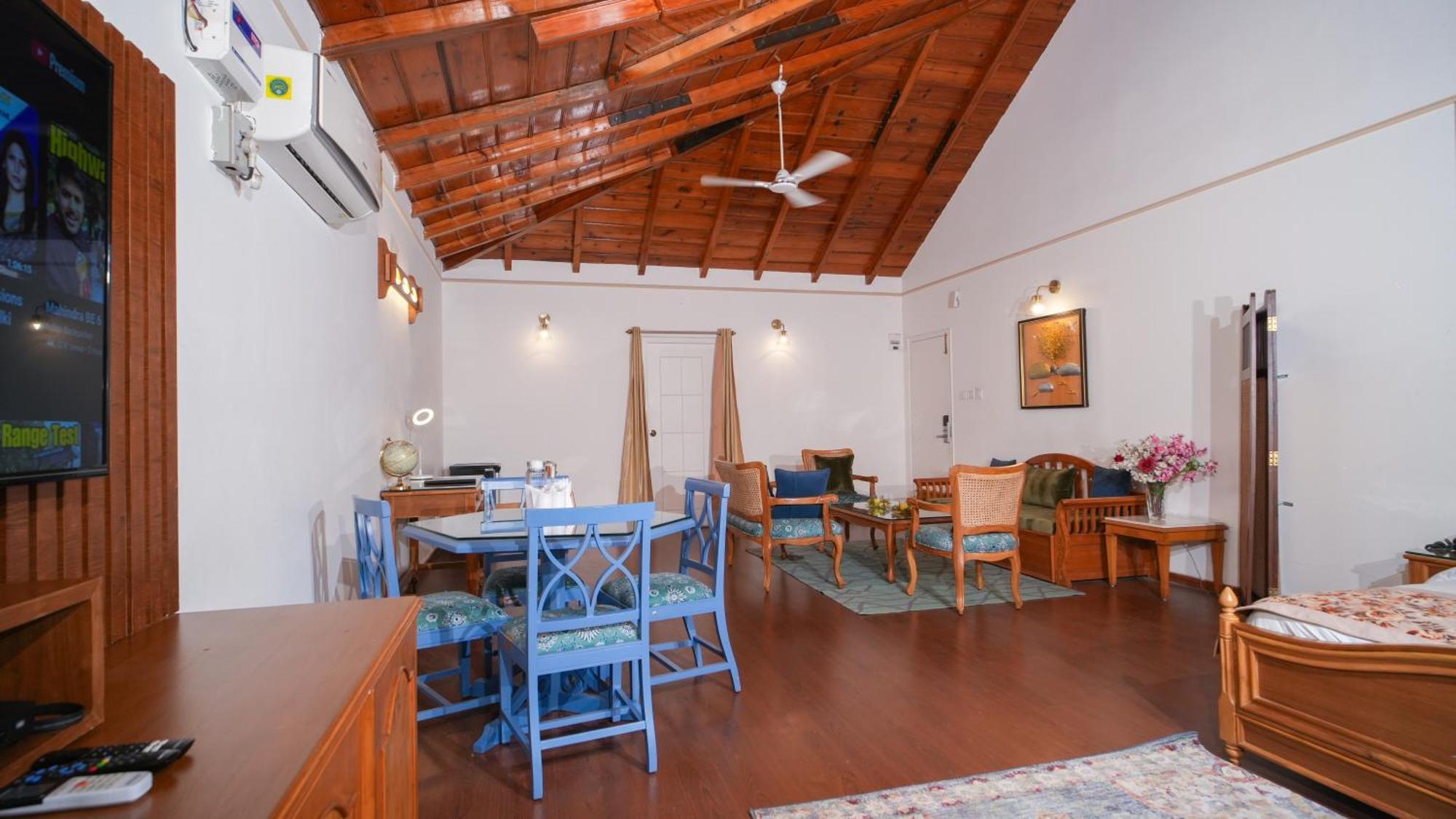 Neelesh Inn- A Luxury Lake View Hotel- 20 Kms From Nainital Bhīm Tāl エクステリア 写真