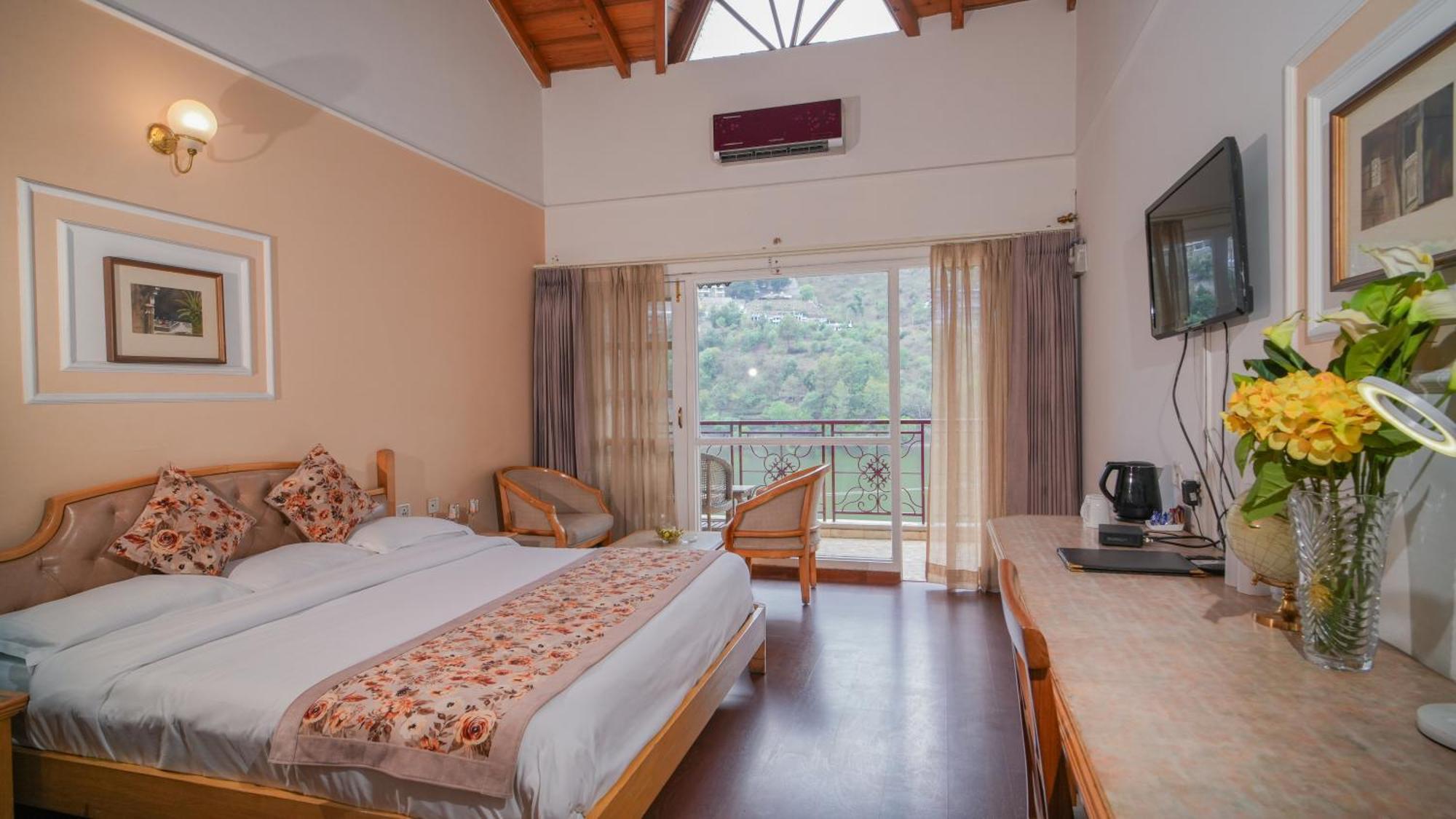 Neelesh Inn- A Luxury Lake View Hotel- 20 Kms From Nainital Bhīm Tāl エクステリア 写真