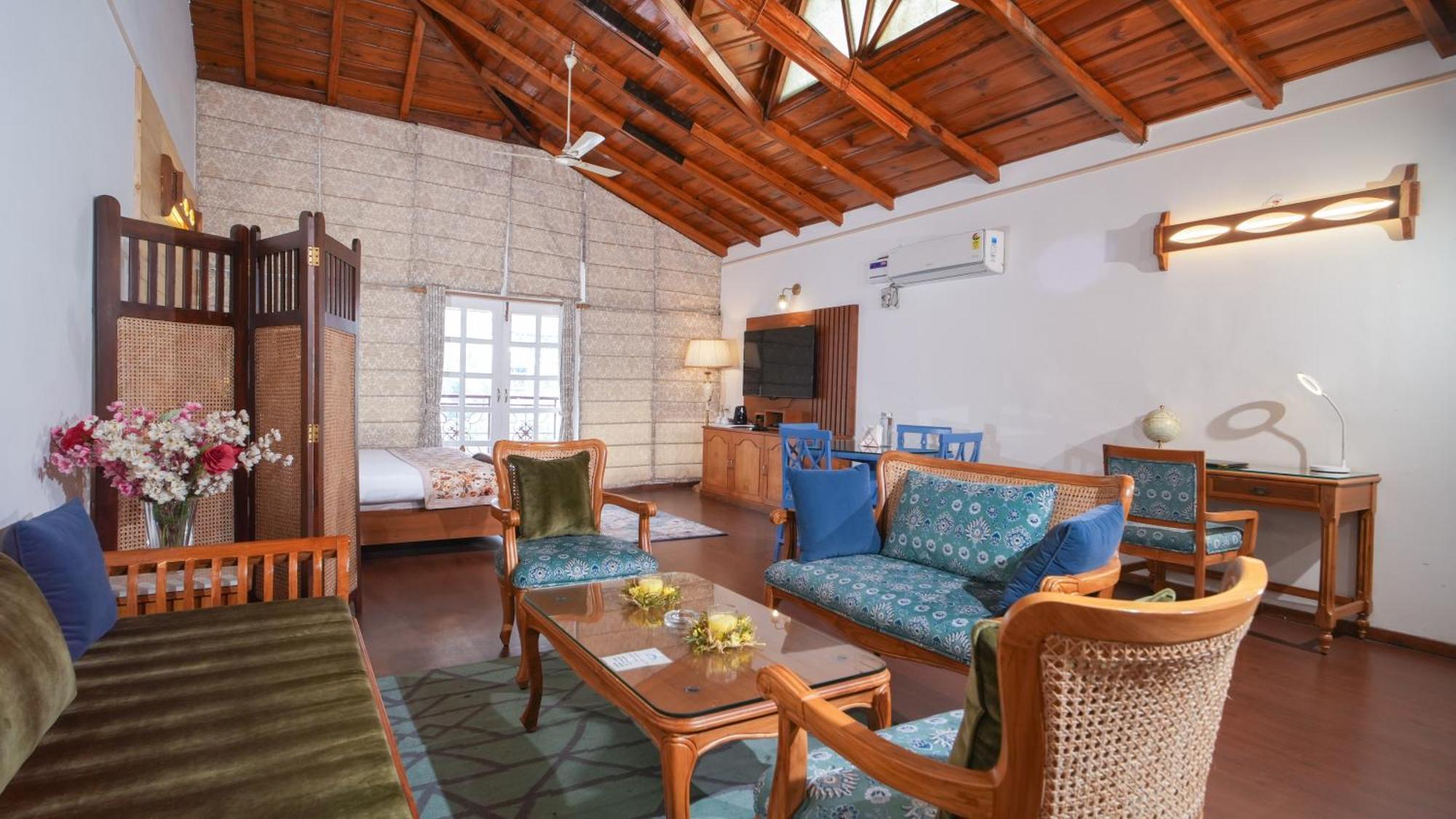 Neelesh Inn- A Luxury Lake View Hotel- 20 Kms From Nainital Bhīm Tāl エクステリア 写真