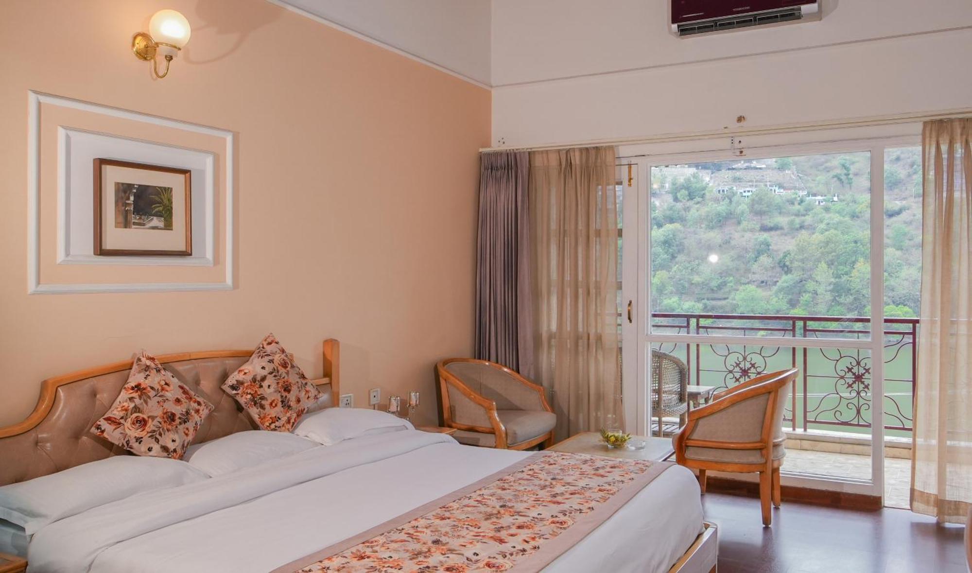 Neelesh Inn- A Luxury Lake View Hotel- 20 Kms From Nainital Bhīm Tāl エクステリア 写真