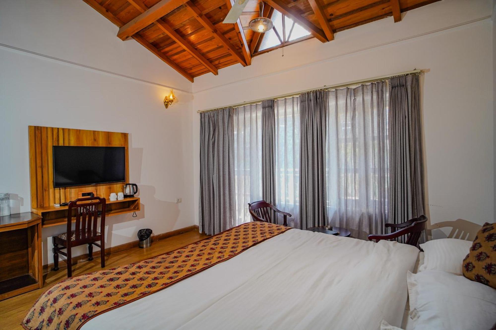 Neelesh Inn- A Luxury Lake View Hotel- 20 Kms From Nainital Bhīm Tāl エクステリア 写真