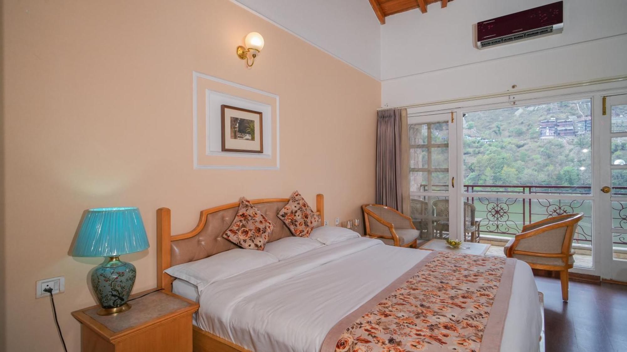 Neelesh Inn- A Luxury Lake View Hotel- 20 Kms From Nainital Bhīm Tāl エクステリア 写真