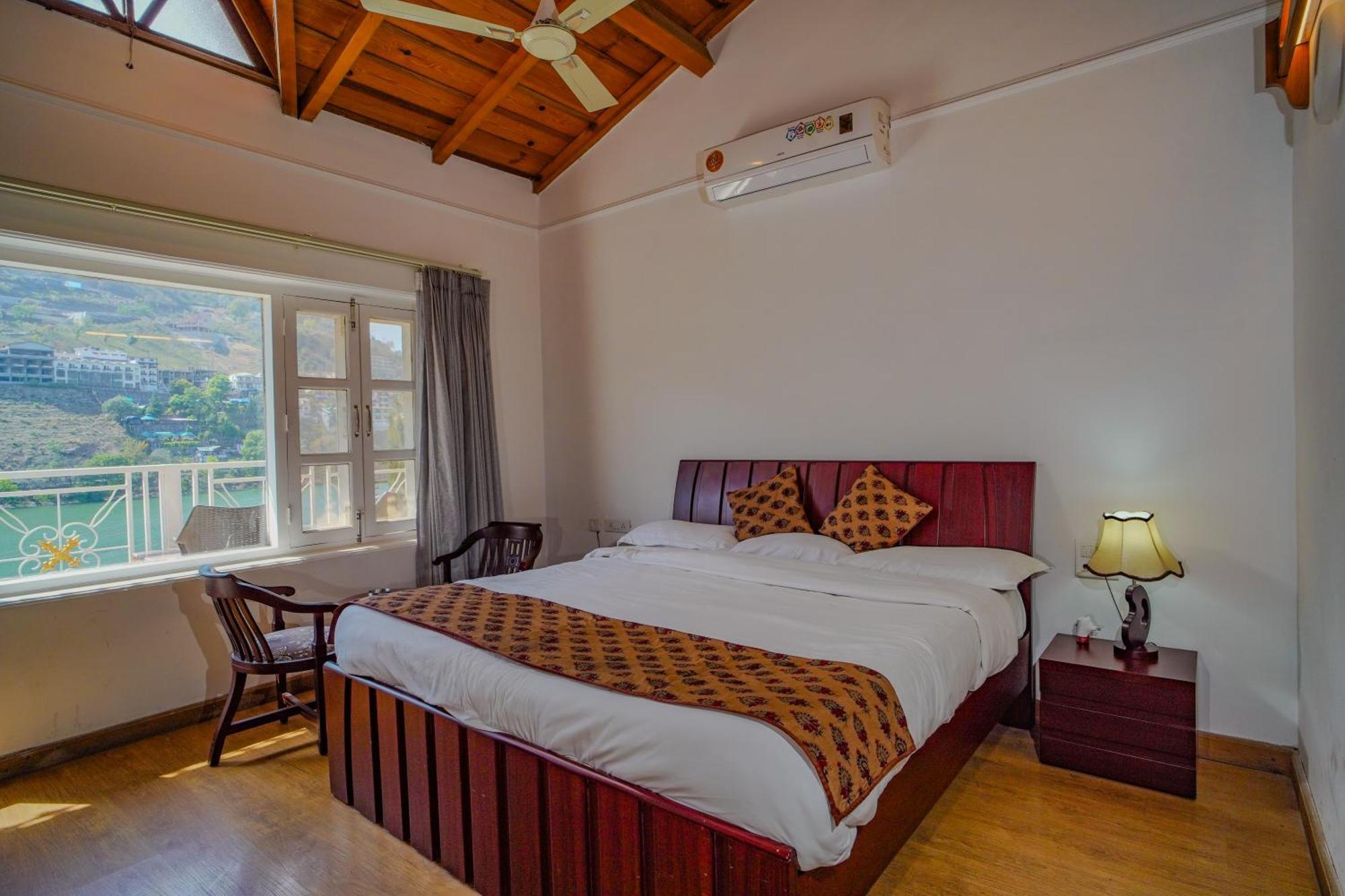 Neelesh Inn- A Luxury Lake View Hotel- 20 Kms From Nainital Bhīm Tāl エクステリア 写真