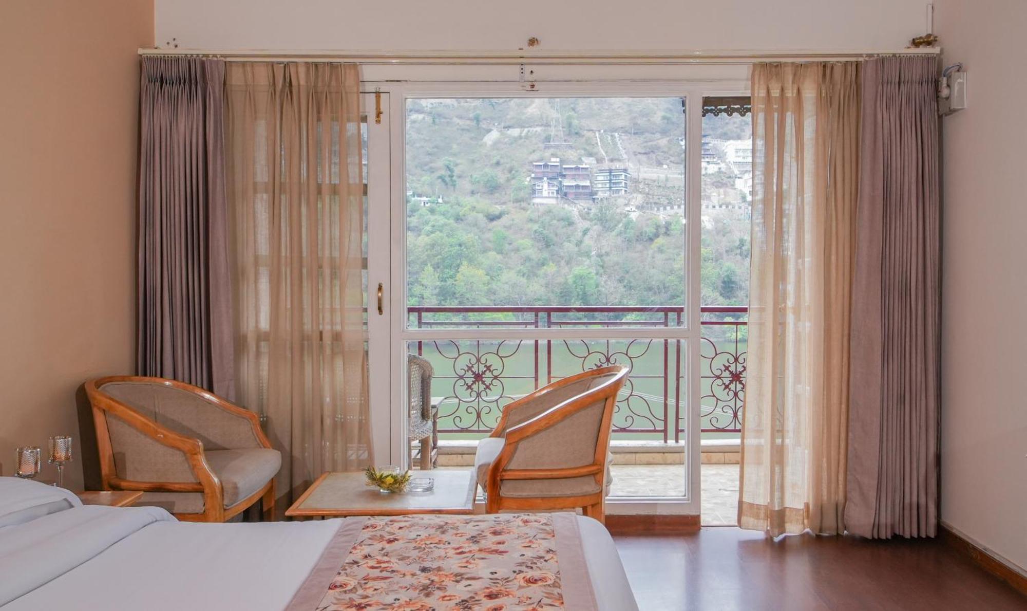 Neelesh Inn- A Luxury Lake View Hotel- 20 Kms From Nainital Bhīm Tāl エクステリア 写真
