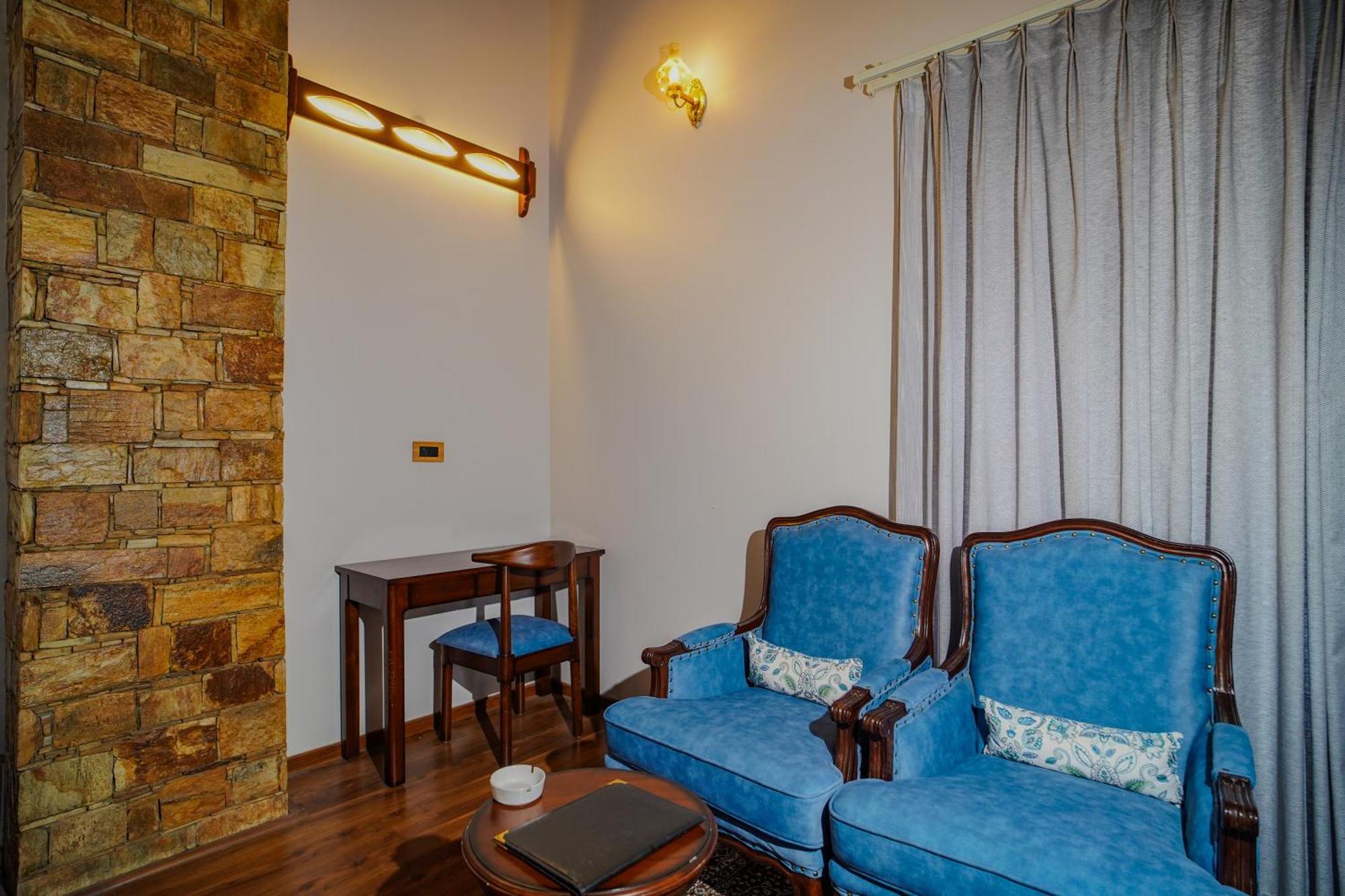 Neelesh Inn- A Luxury Lake View Hotel- 20 Kms From Nainital Bhīm Tāl エクステリア 写真