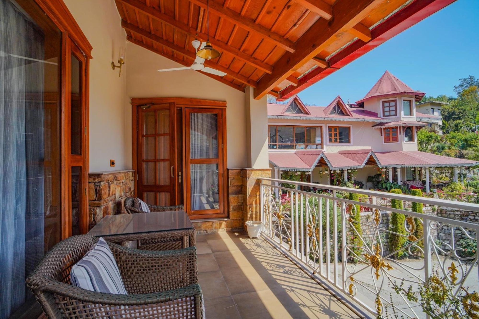 Neelesh Inn- A Luxury Lake View Hotel- 20 Kms From Nainital Bhīm Tāl エクステリア 写真