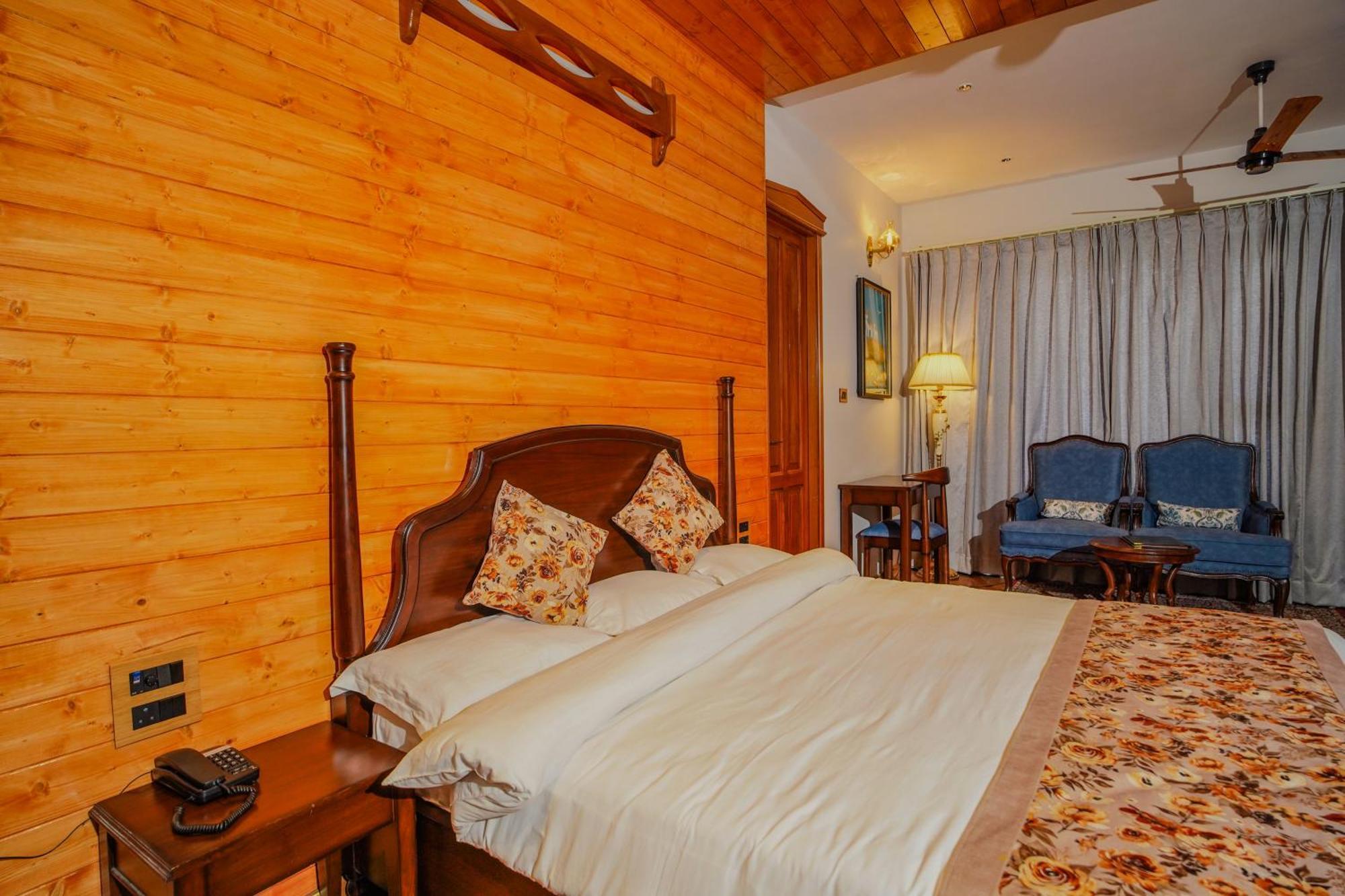 Neelesh Inn- A Luxury Lake View Hotel- 20 Kms From Nainital Bhīm Tāl エクステリア 写真