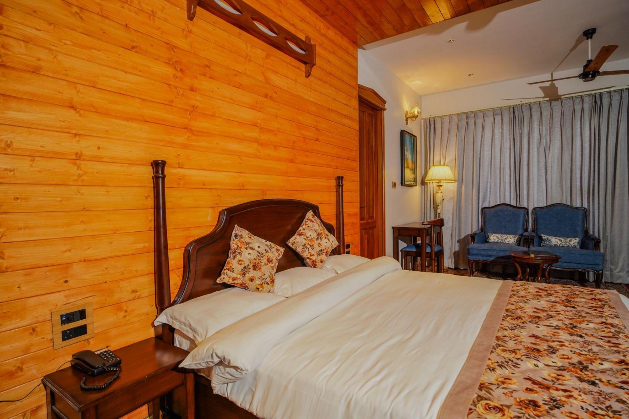 Neelesh Inn- A Luxury Lake View Hotel- 20 Kms From Nainital Bhīm Tāl エクステリア 写真