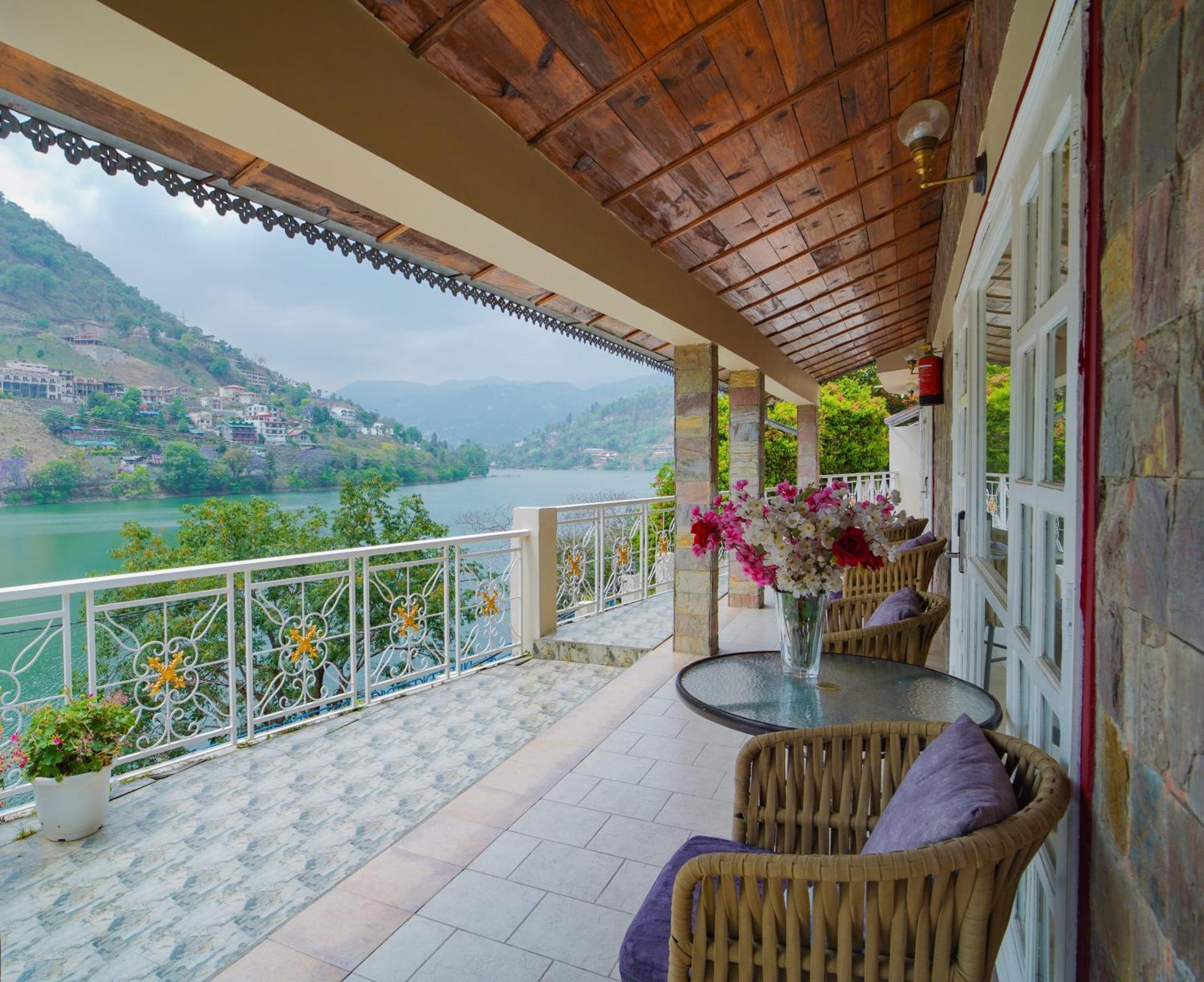 Neelesh Inn- A Luxury Lake View Hotel- 20 Kms From Nainital Bhīm Tāl エクステリア 写真