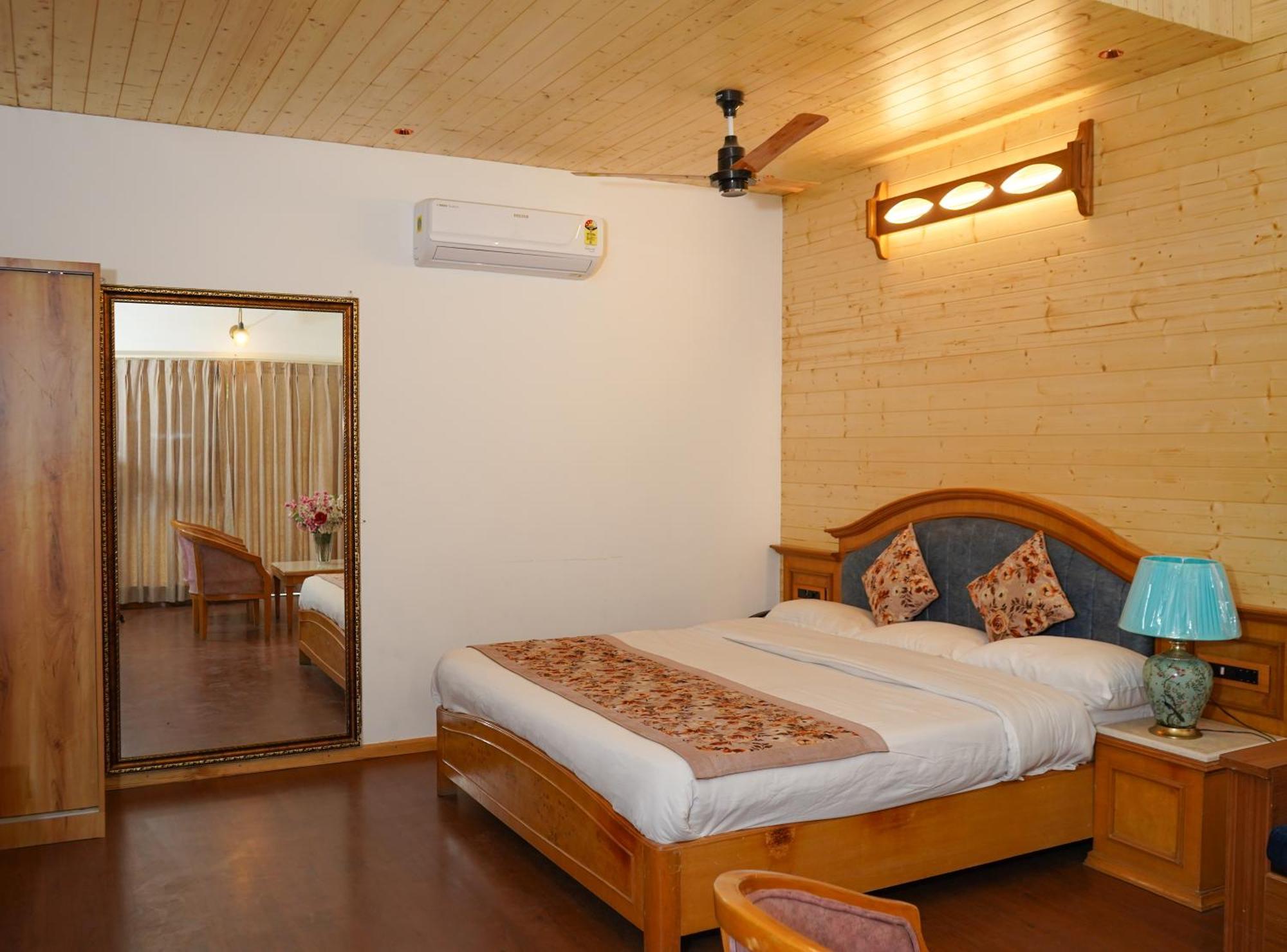 Neelesh Inn- A Luxury Lake View Hotel- 20 Kms From Nainital Bhīm Tāl エクステリア 写真