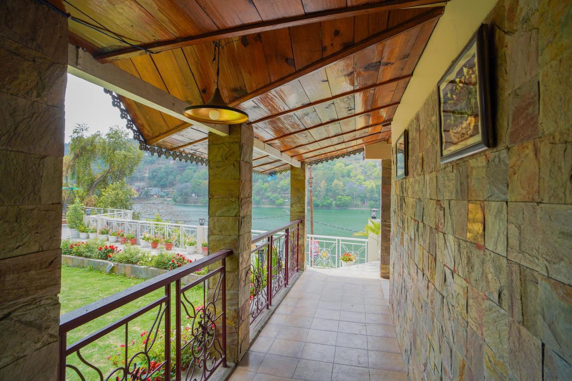 Neelesh Inn- A Luxury Lake View Hotel- 20 Kms From Nainital Bhīm Tāl エクステリア 写真