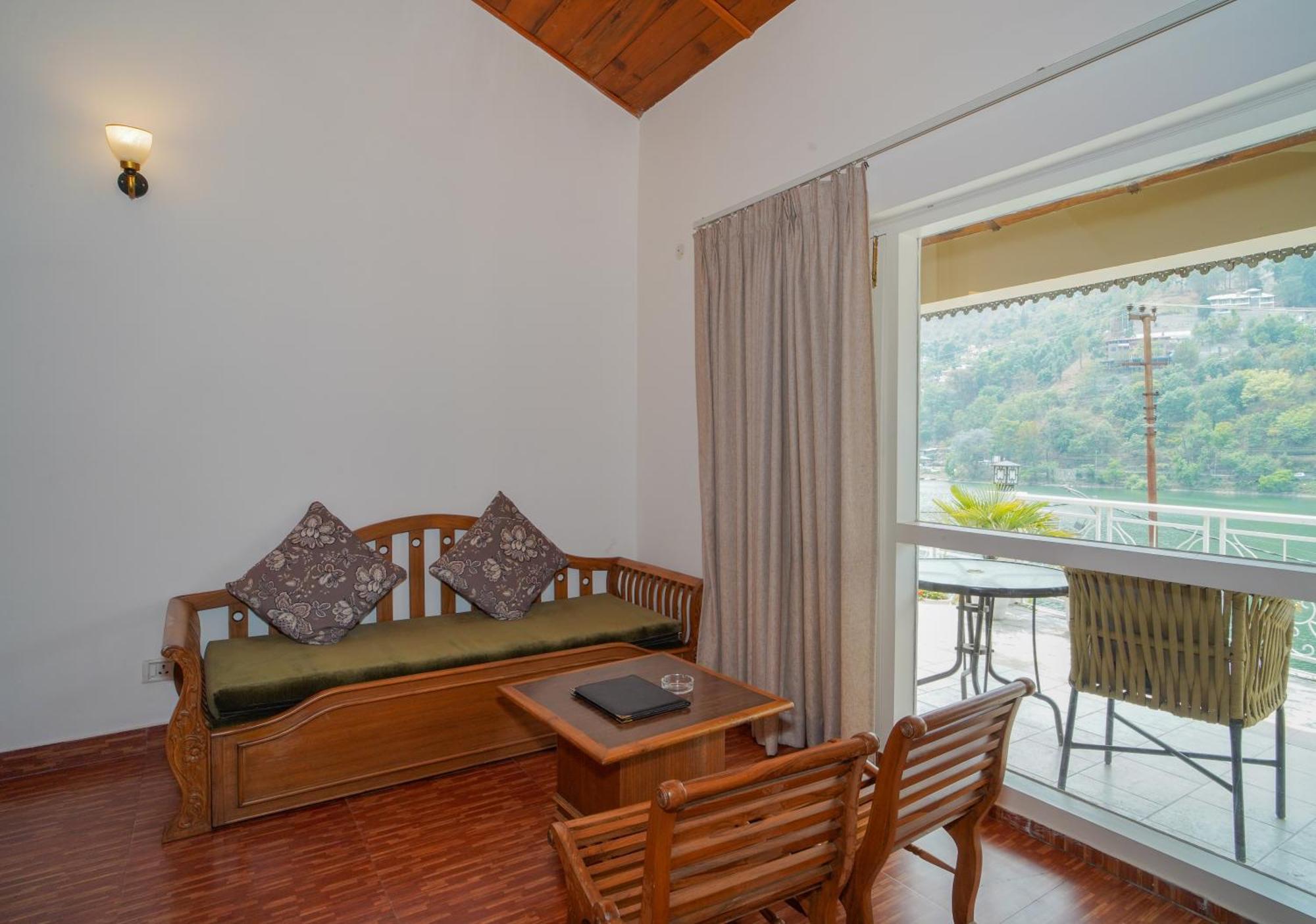 Neelesh Inn- A Luxury Lake View Hotel- 20 Kms From Nainital Bhīm Tāl エクステリア 写真