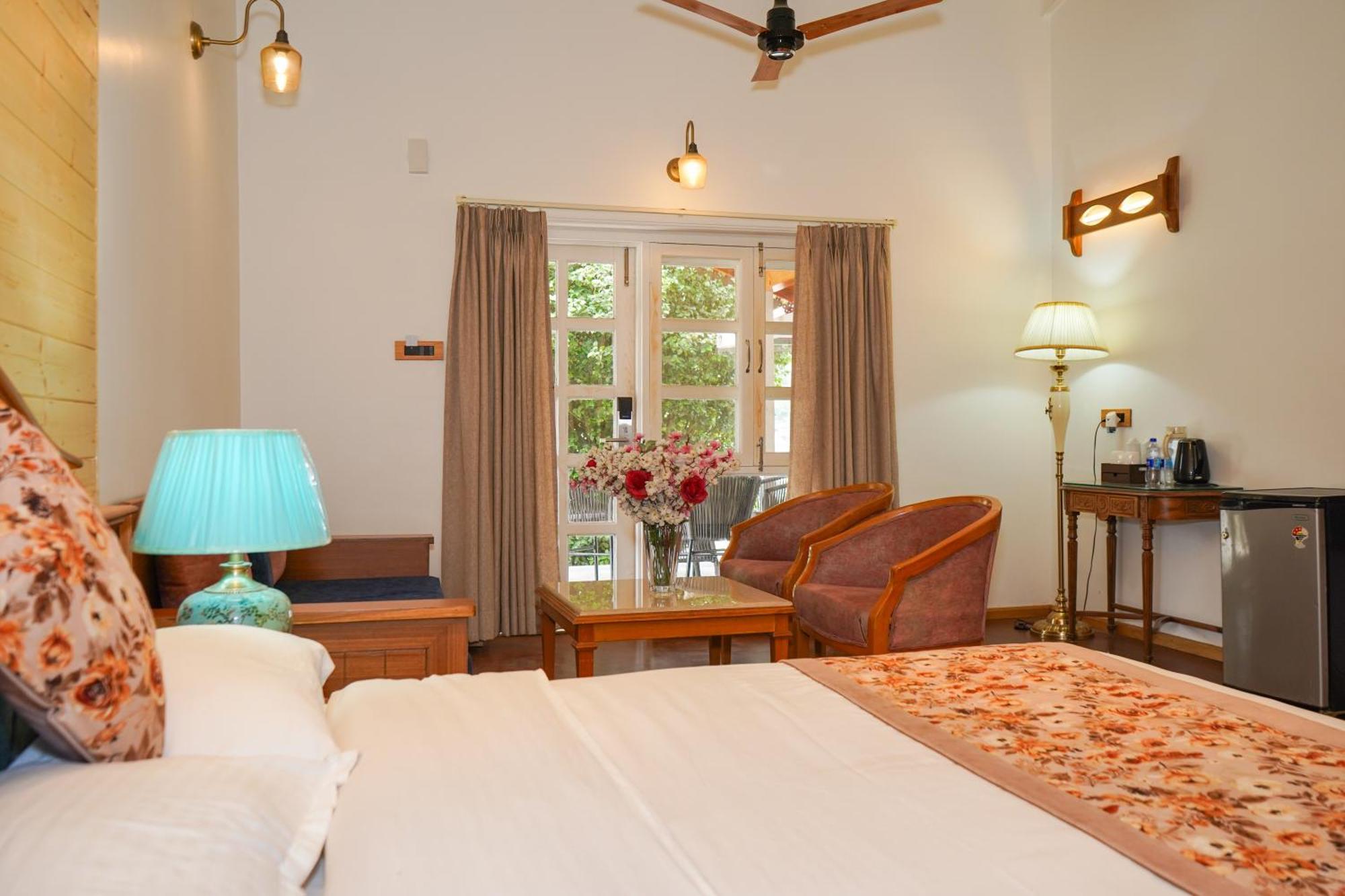 Neelesh Inn- A Luxury Lake View Hotel- 20 Kms From Nainital Bhīm Tāl エクステリア 写真