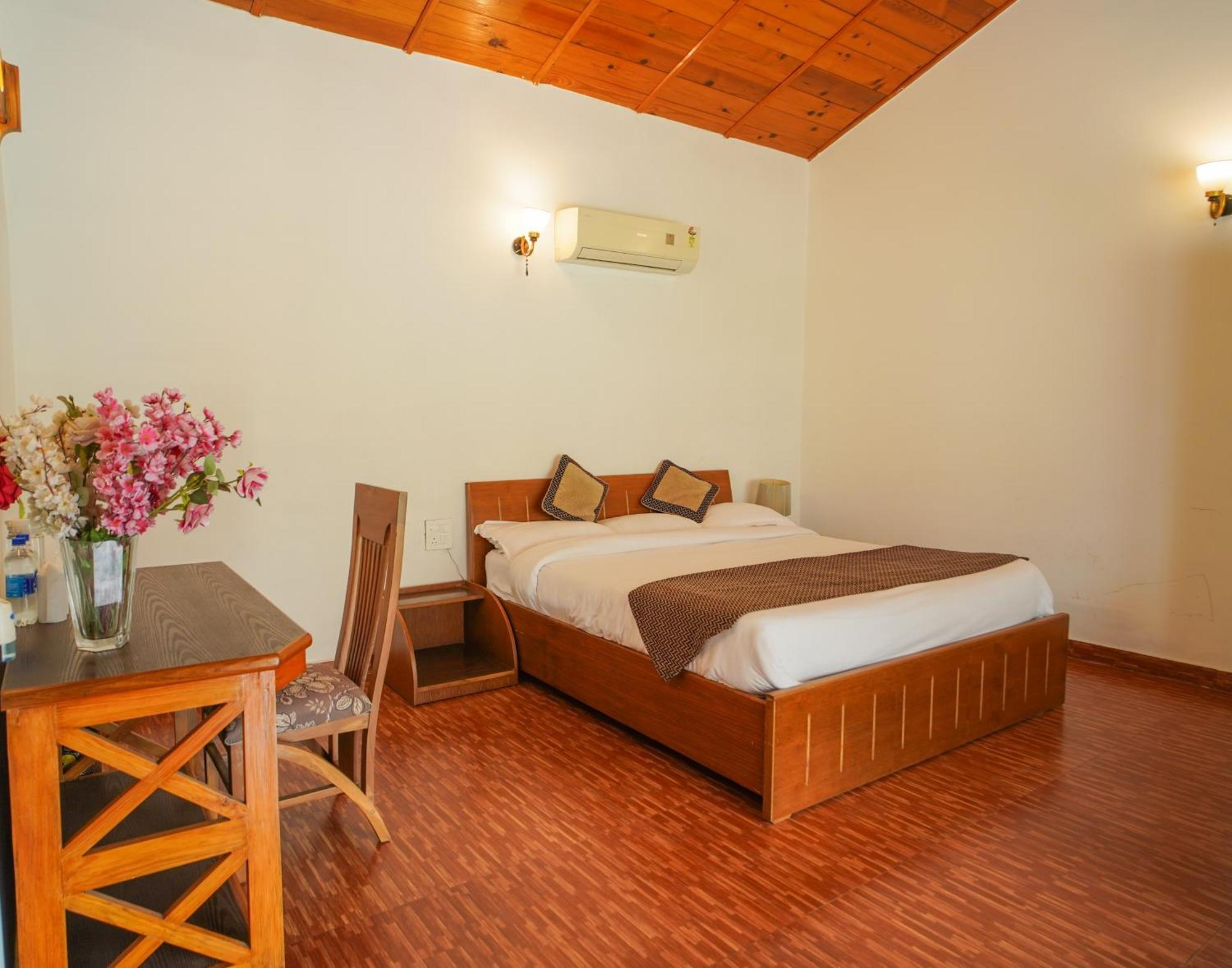 Neelesh Inn- A Luxury Lake View Hotel- 20 Kms From Nainital Bhīm Tāl エクステリア 写真